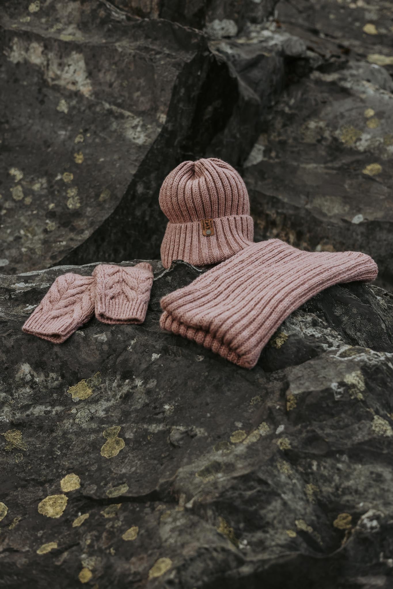 NEW Winter Rose Colour Hat, Snood and Hand Warmer Set
